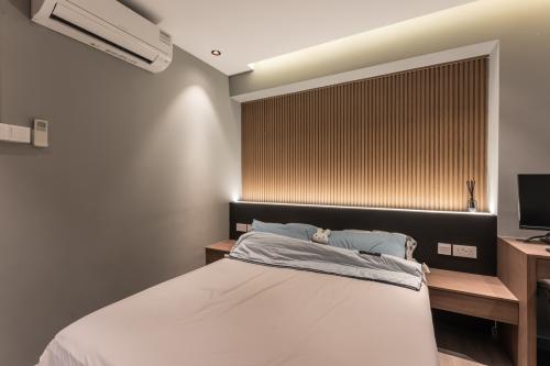 Modern Bedroom at 641 Pasir Ris Drive