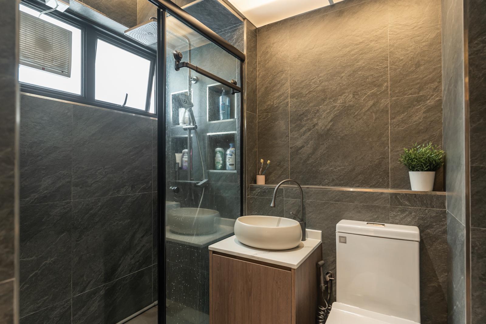Modern Bathroom with Homogeneous Tiles and Shower Screen