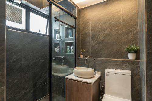 Modern Bathroom at 641 Pasir Ris Drive