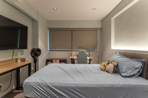 Modern Bedroom at 641 Pasir Ris Drive