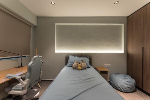 Modern Bedroom at 641 Pasir Ris Drive