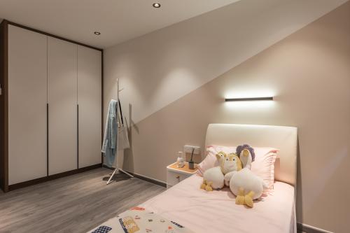 Modern Bedroom at 641 Pasir Ris Drive