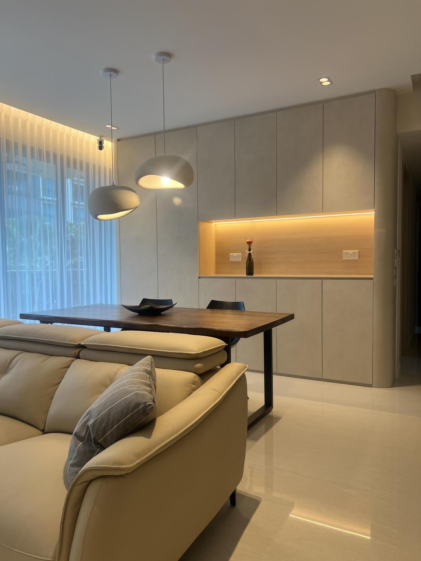 Modern Dining Room with Cove Lighting and Dining Table