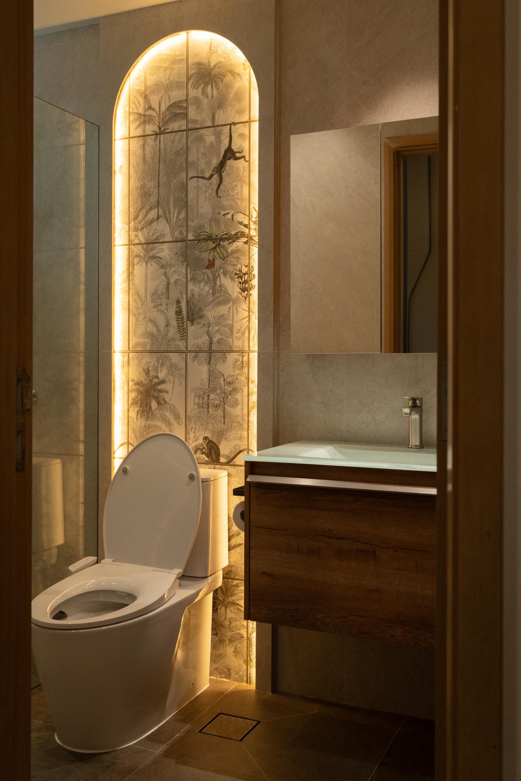 Contemporary Bathroom with Mirror and Bathtub