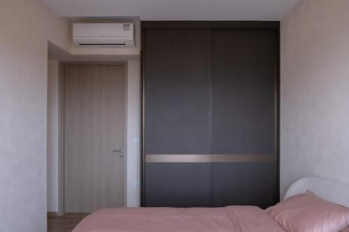 Minimalist Bedroom at Brookvale Drive