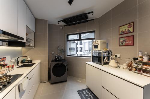 Contemporary Kitchen at 182 Bedok North Rd