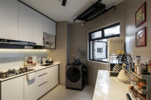 Contemporary Kitchen at 182 Bedok North Rd