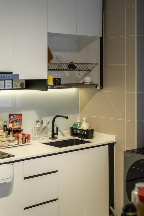 Contemporary Kitchen at 182 Bedok North Rd