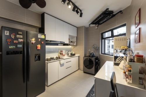 Contemporary Kitchen at 182 Bedok North Rd