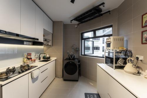 Contemporary Kitchen at 182 Bedok North Rd