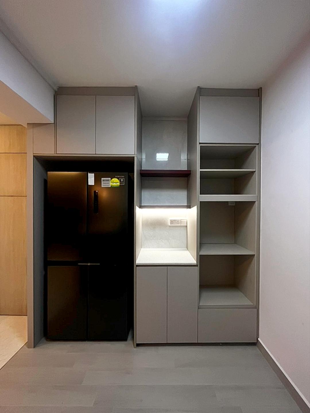 Modern Kitchen with Homogeneous Tiles and Open Kitchen