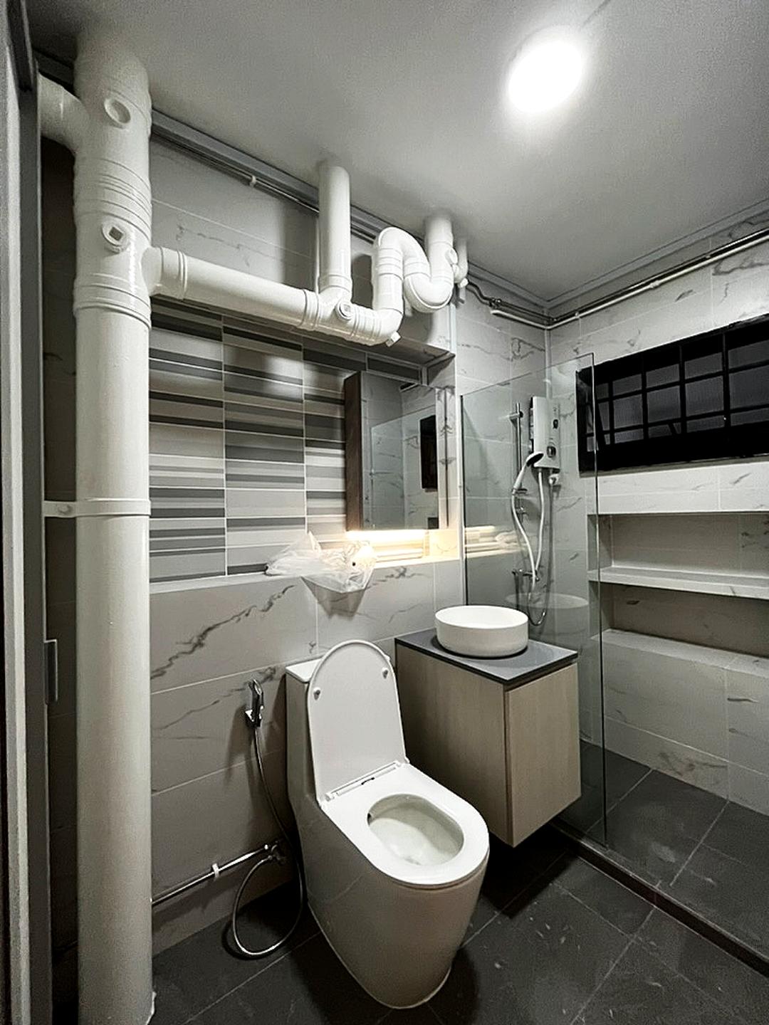Modern Bathroom with Countertop and Homogeneous Tiles