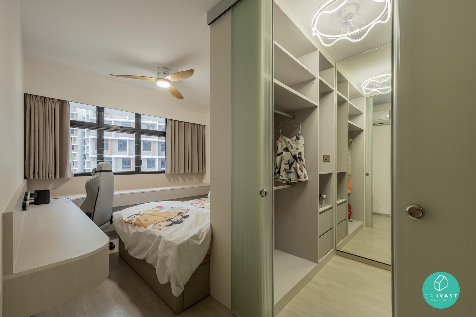 Minimalist Walk-in Wardrobe with Mirror and Wardrobe