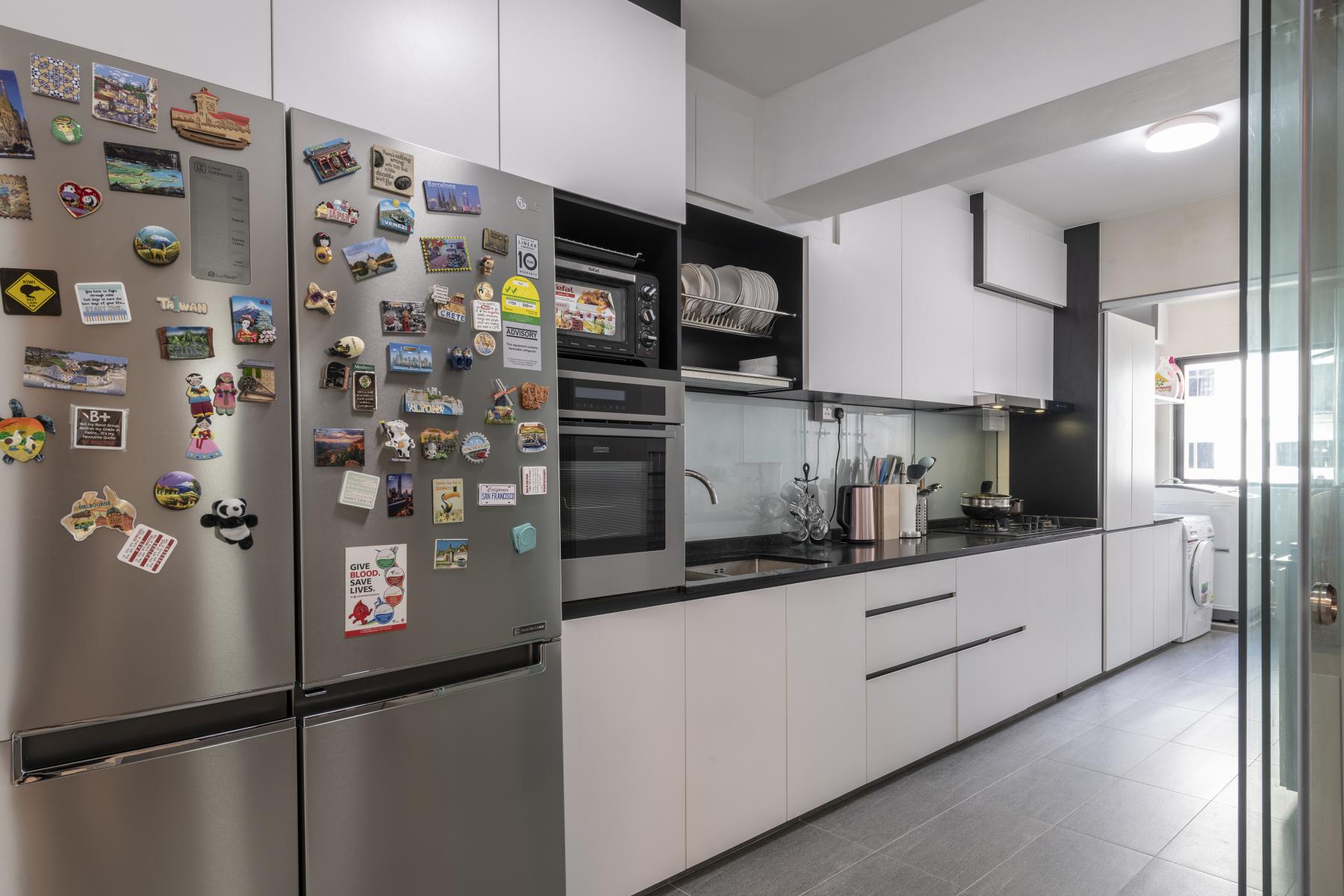 Contemporary Kitchen with Countertop and Homogeneous Tiles