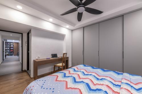 Contemporary Bedroom at 287A Jurong East Street