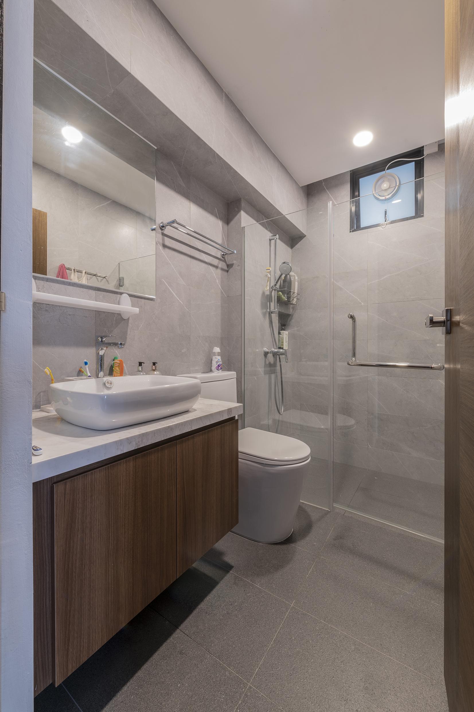 Contemporary Bathroom with Countertop and Homogeneous Tiles