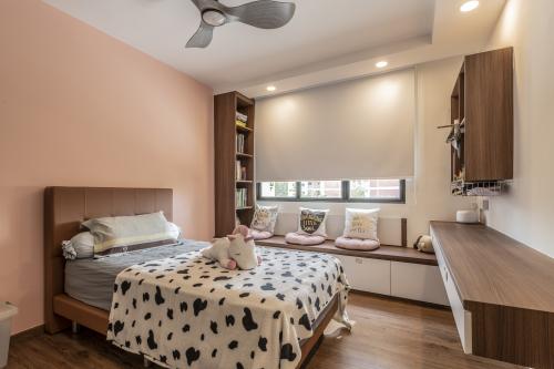 Contemporary Bedroom at 287A Jurong East Street