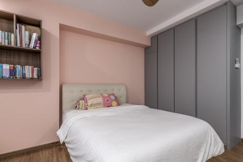 Contemporary Bedroom at 287A Jurong East Street
