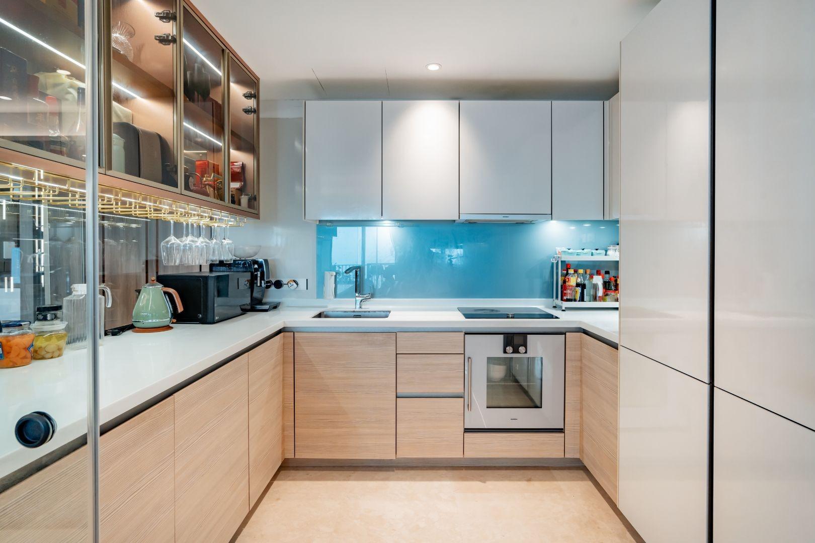 Modern Kitchen with Countertop and Kitchen Cabinets