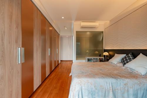 Modern Bedroom at V on Shenton