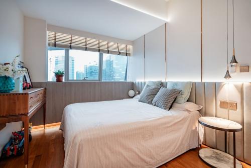 Modern Bedroom at V on Shenton