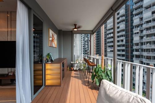 Contemporary Balcony at Parc Botannia