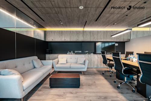 Modern Workstation at SBF Office