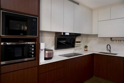 Scandinavian Kitchen at 206D Compassvale Lane