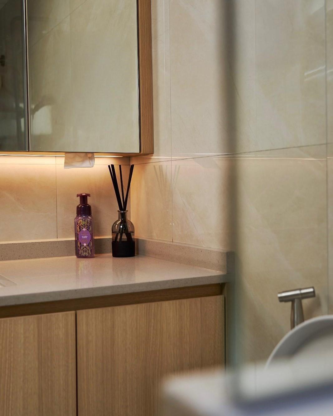 Scandinavian Bathroom with Homogeneous Tiles and Bathroom Accessories