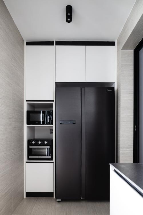 Minimalist Kitchen at 465B Fernvale Road