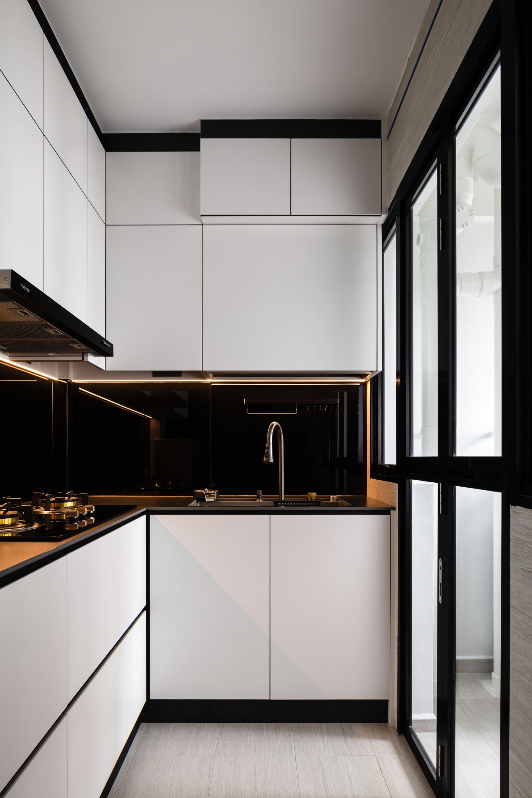 Minimalist Kitchen with Countertop and Kitchen Backsplash