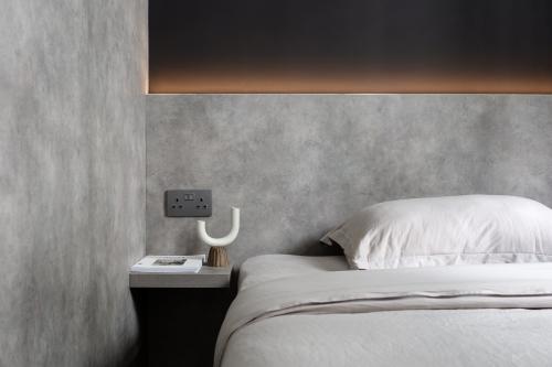 Minimalist Bedroom at 465B Fernvale Road