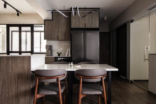 Modern Dining Room at 161B Jalan Teck Whye