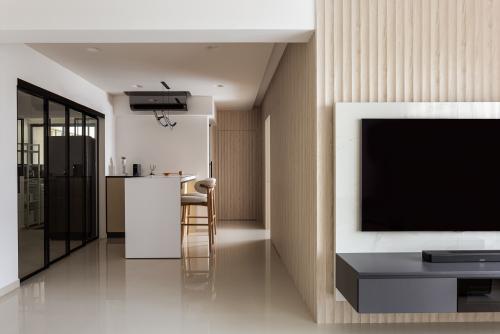Scandinavian Hallway at 641B Tampines