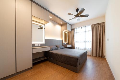 Modern Bedroom at 443A New Punggol Road