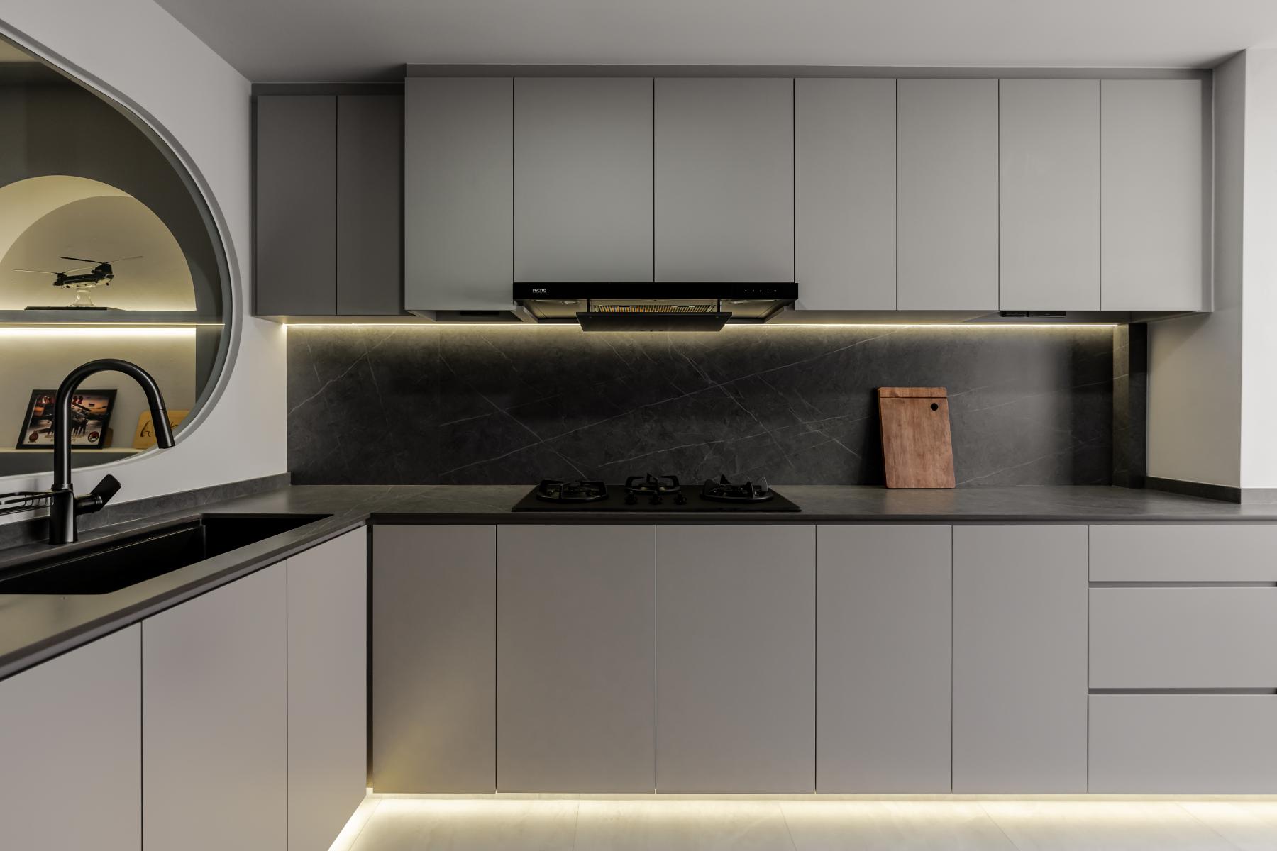 Contemporary Kitchen with Countertop and Homogeneous Tiles
