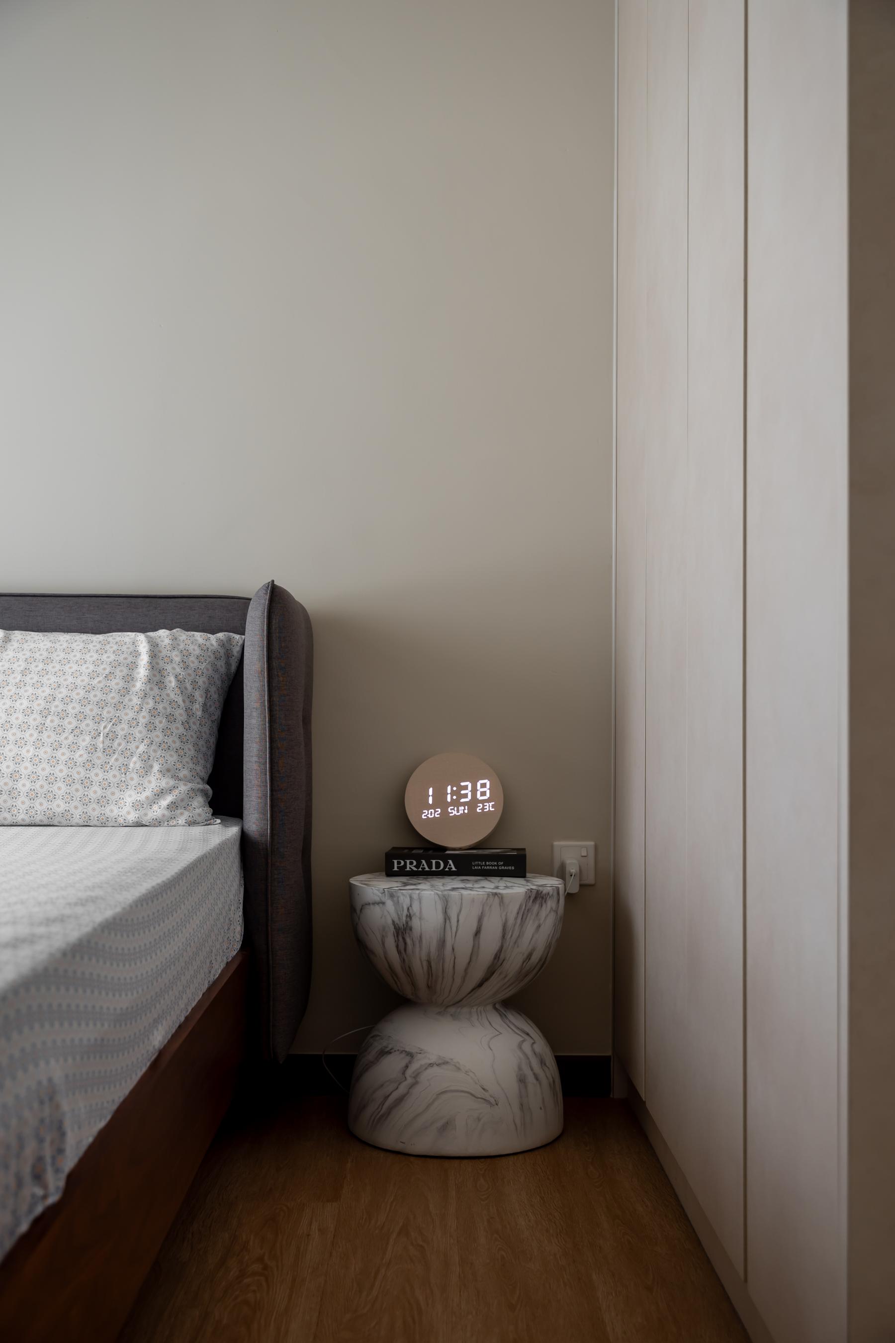 Contemporary Bedroom with Vinyl Flooring and Wardrobe