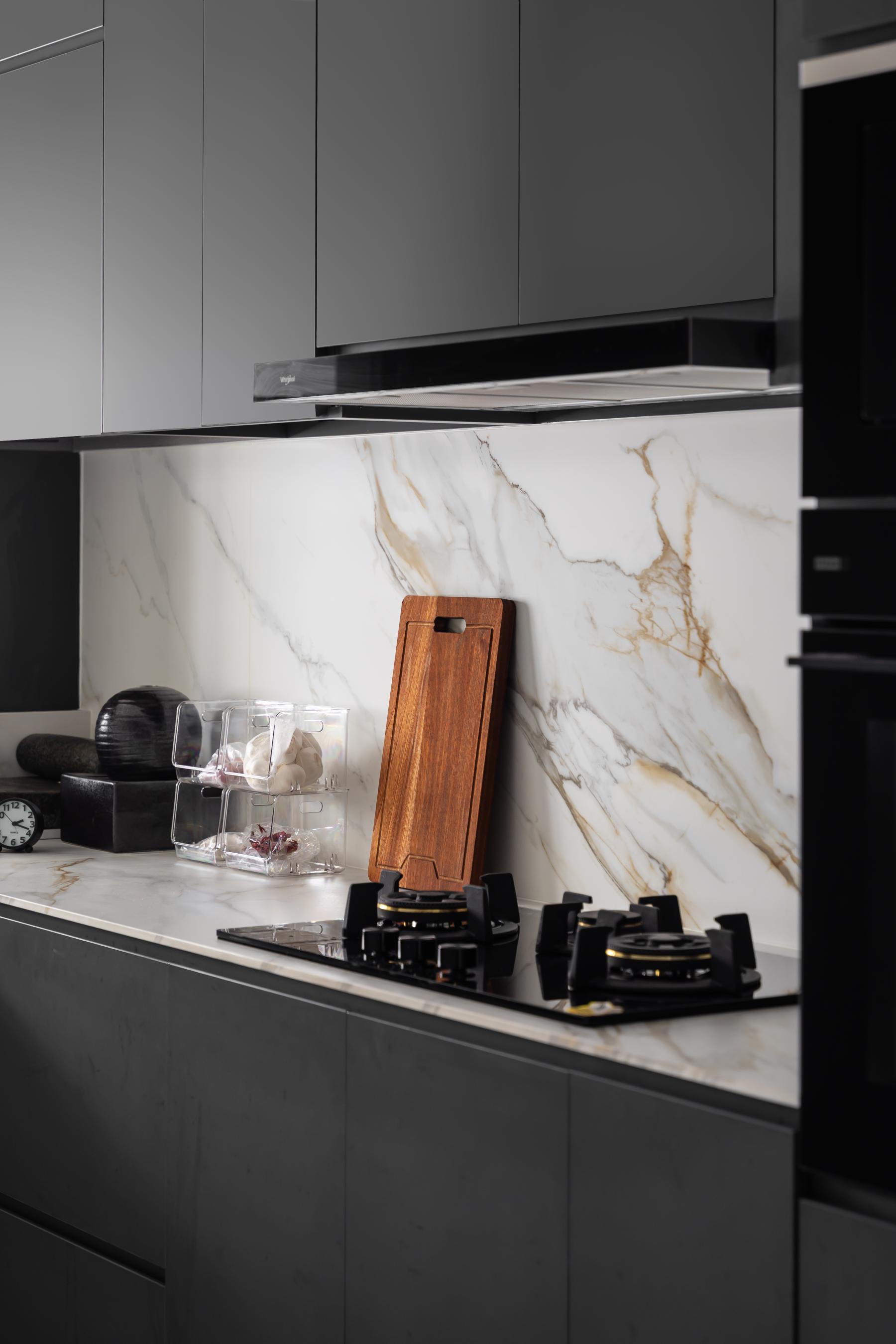 Modern Kitchen with Countertop and Kitchen Backsplash