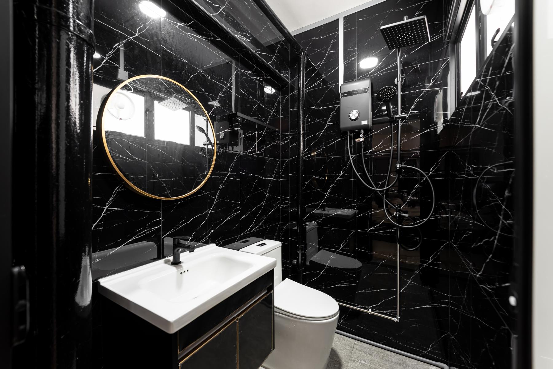 Modern Bathroom with Mirror and Rainshower