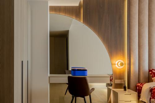 Contemporary Bedroom at 31 Lor 1 Parkwood