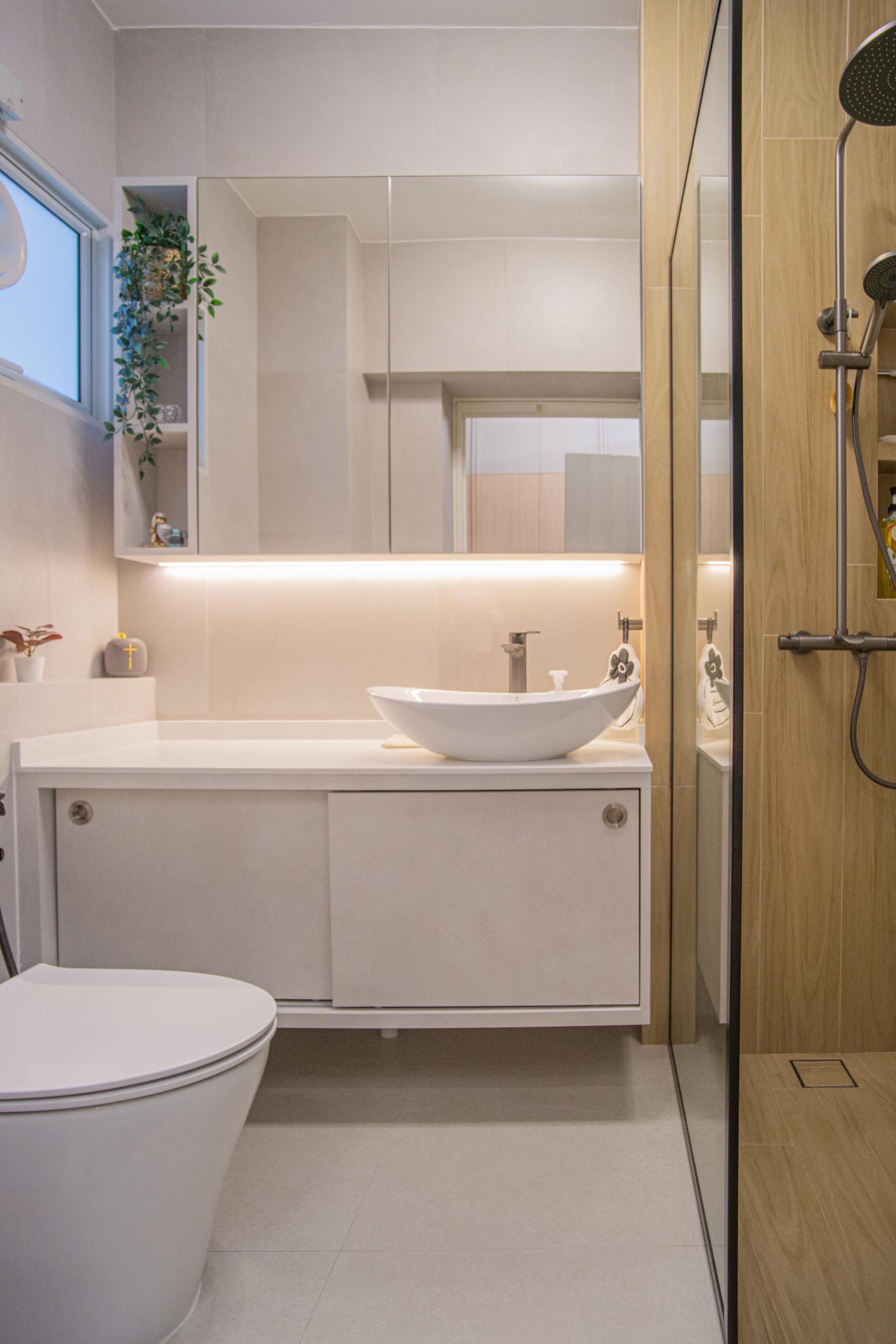 Modern Bathroom with Mirror and Shower Screen