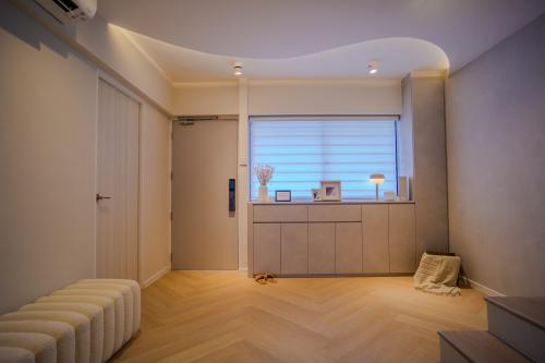 Modern Foyer at 764 CCk North 5 3 room