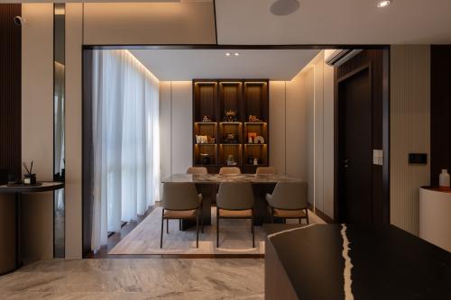Contemporary Dining Room at The Commodore