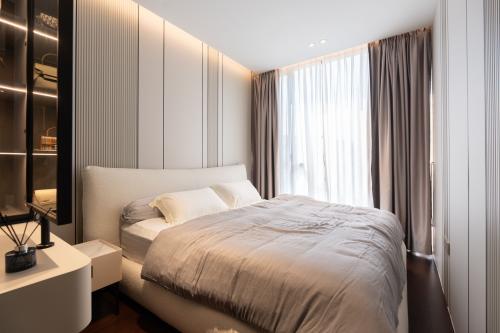 Contemporary Bedroom at The Commodore