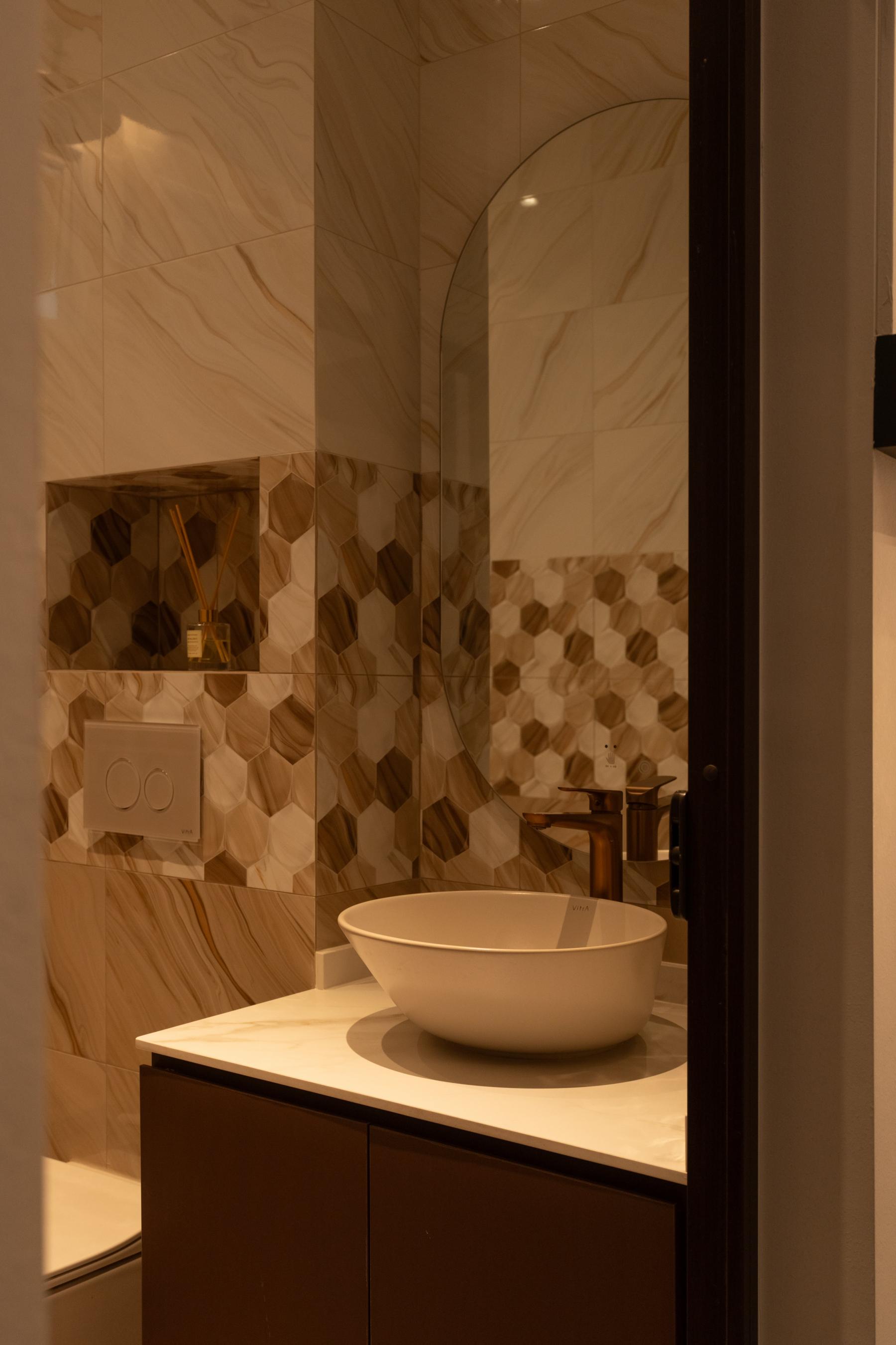 Modern Bathroom with Mirror and Bathroom Storage