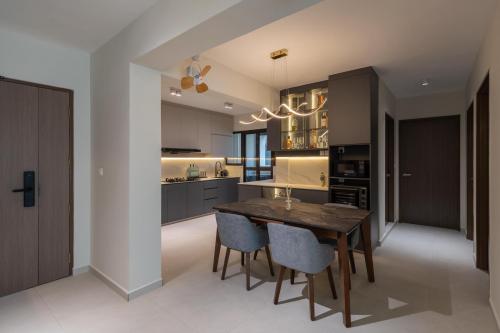 Modern Dining Room at 996C Buangkok Crescent