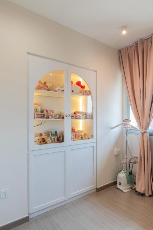 Contemporary Bedroom at 225B Tengah Garden Avenue