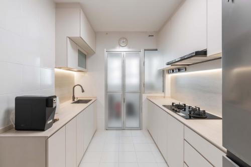 Minimalist Kitchen at 440C Fernvale Link