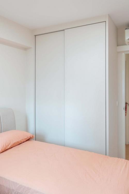 Minimalist Bedroom at 440C Fernvale Link