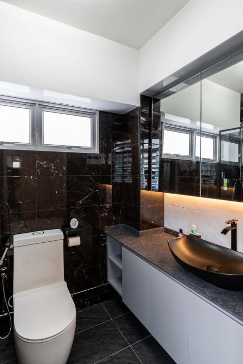 Vintage Bathroom at 927 Hougang Street 91